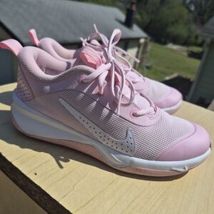Nike Omni Multi-Court Pink Sneakers SIZE 4Y
